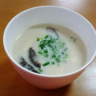 椎茸と豆腐の豆乳スープ